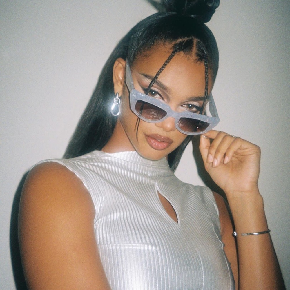 DEZI “ON READ” Blue Quartz Sunglasses